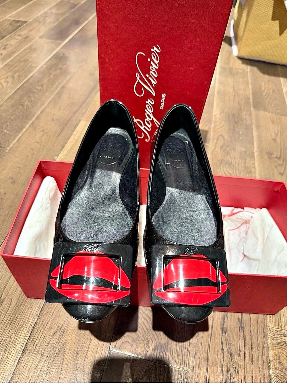 Roger Vivier Gommette Patent Leather Lips Buckle Ballerina Flats Gommette Lips